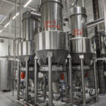 kleine Tagessilos in Produktionshalle